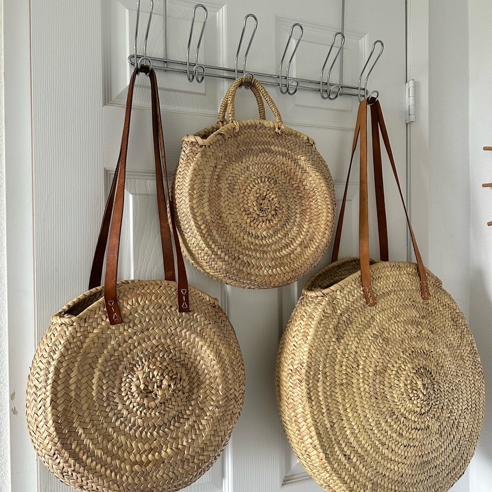 Set of 3 Round Straw Tote Bags with Brown Handles